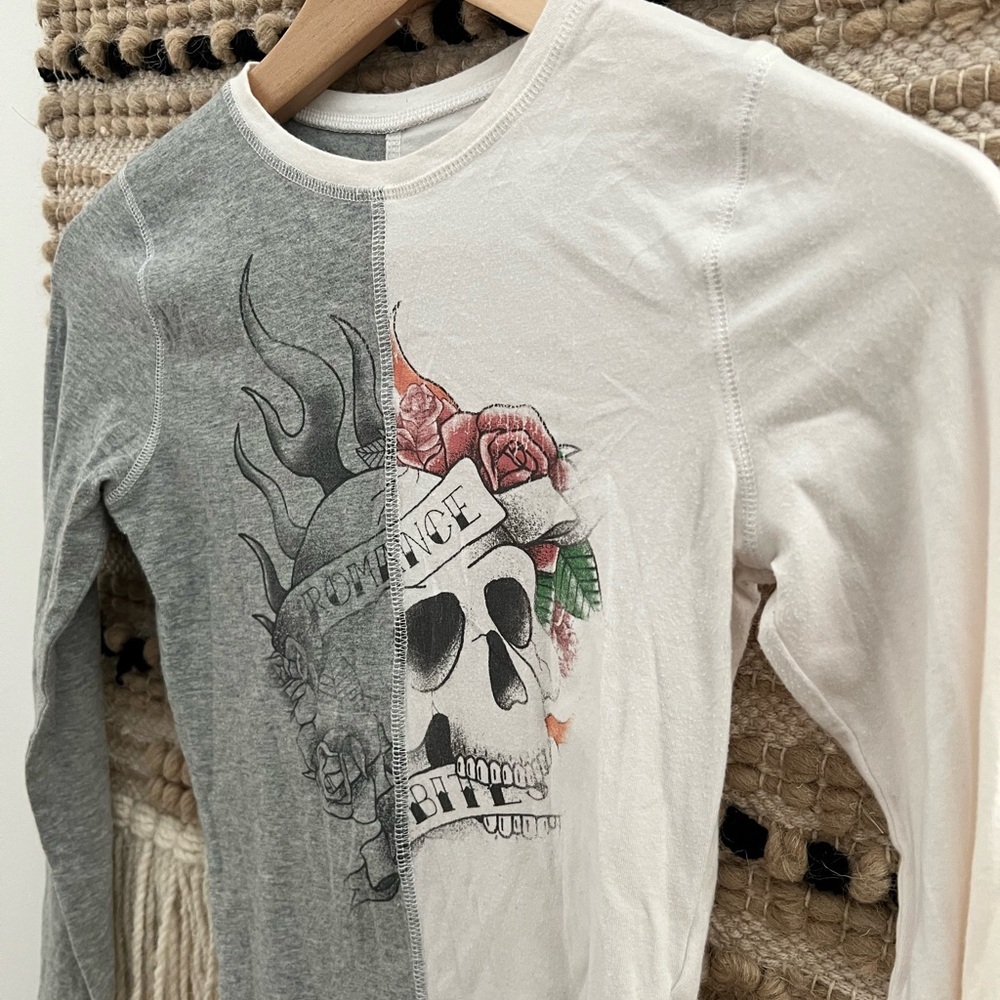 Hollister Gray and White Baby Tee - Picture 3 of 6